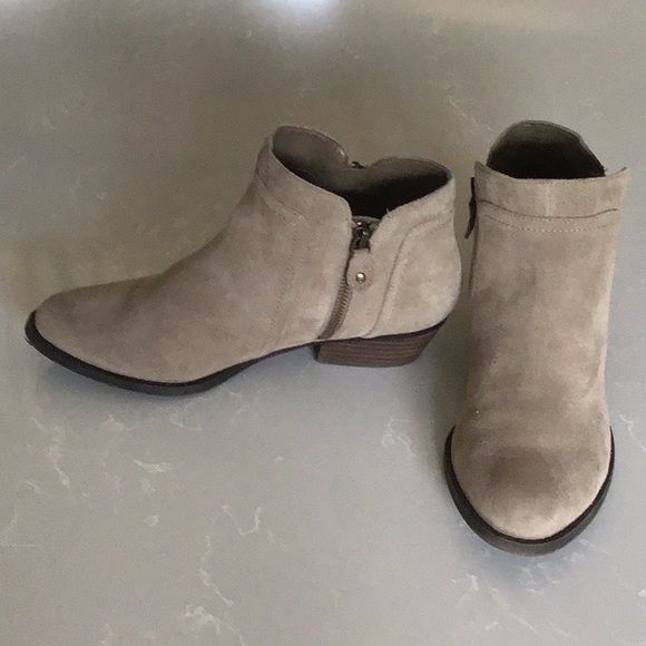 Nine West taupe suede booties size 8 - Picture 3 of 5